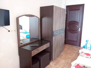Фото номера Трехместный номер с видом на море Отель Hotel Kvariati Nugo г. Квариати 8