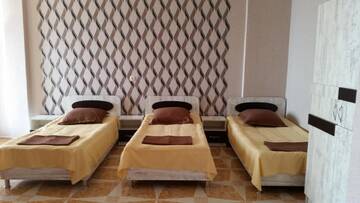 Фото номера Улучшенный трехместный номер с видом на море Отель Hotel Kvariati Nugo г. Квариати 4