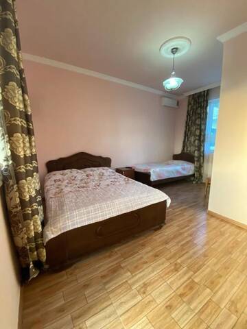 Фото номера Трехместный номер с балконом Гостевой дом Beliy Dom г. Квариати 3