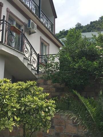 Фото номера Семейный номер с видом на море Отели типа «постель и завтрак» Mount Villa Kvariati г. Квариати 2