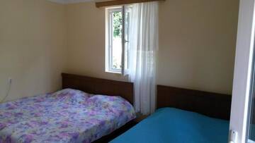 Фото номера Трехместный номер с основными удобствами Гостевой дом Guest House 118 г. Квариати 9