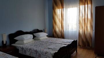 Фото номера Четырехместный номер с видом на море Отель Hotel Del Mar г. Квариати 2