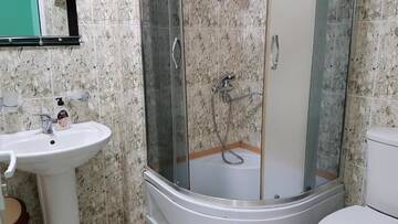 Фото номера Трехместный номер Отель Hotel Del Mar г. Квариати 5