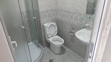 Фото номера Улучшенный двухместный номер с 2 отдельными кроватями и видом на море Отель Hotel Del Mar г. Квариати 6