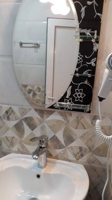 Фото номера Четырехместный номер с видом на море Гостевой дом Goga1 Guest House г. Квариати 5