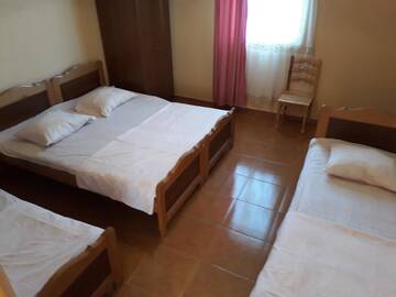 Фото номера Четырехместный номер с ванной Гостевой дом Guesthouse Gio555 г. Квариати 2